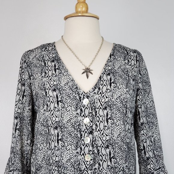 Ophelia Roe Black Snakeskin Print Bell Sleeve Layered Pullover Top Size M - Picture 2 of 12